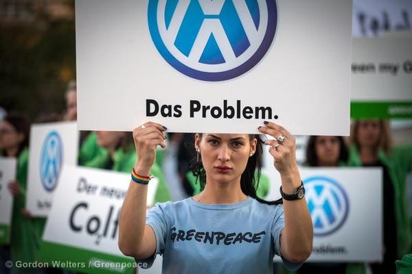 Volkswagen Golf Launch Protest in BerlinProtest bei der Golf VII Praesentation
