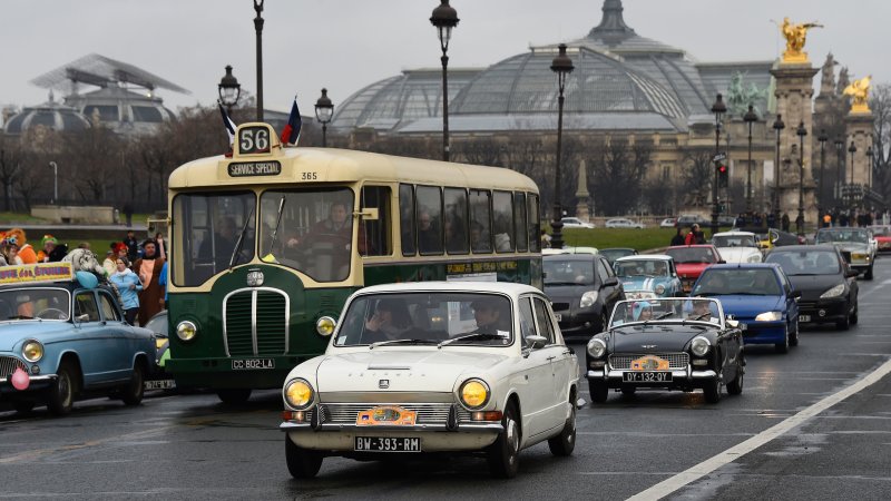 FRANCE-TOURISM-VINTAGE-CAR-PARADE